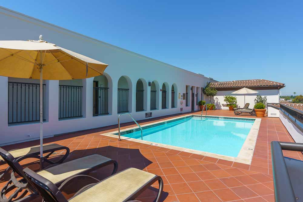 Picture of common area deck.